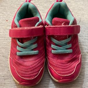 Girls velcro running shoes
